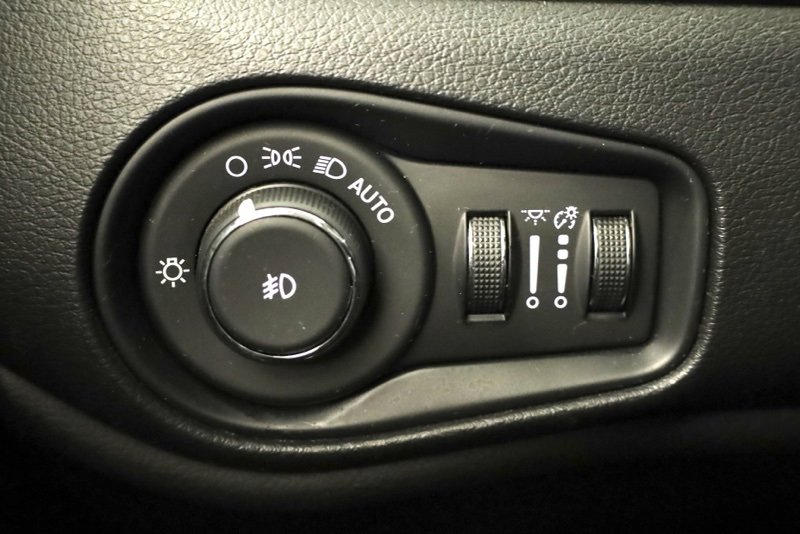 Used 2020 Jeep Renegade Limited image 32