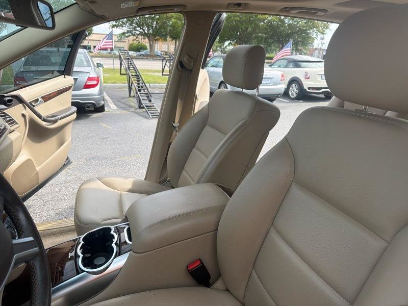 Used 2011 Mercedes-Benz R 350 4MATIC image 10