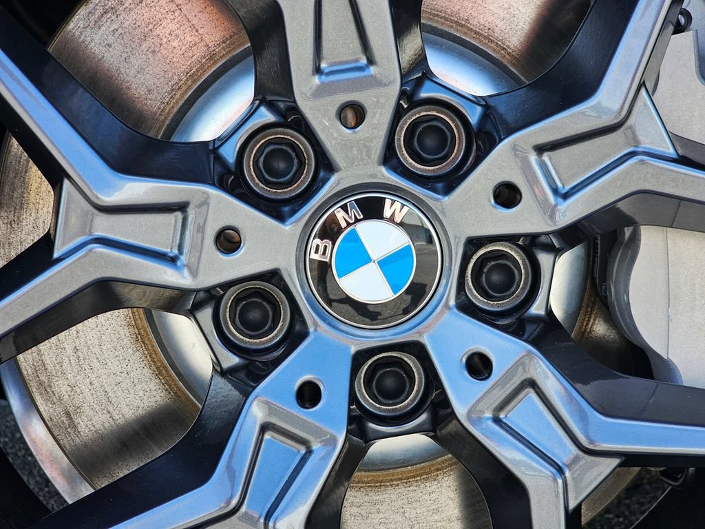 New 2026 BMW 330i Sedan RWD image 11