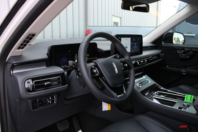 New 2026 Lincoln Aviator AWD image 31