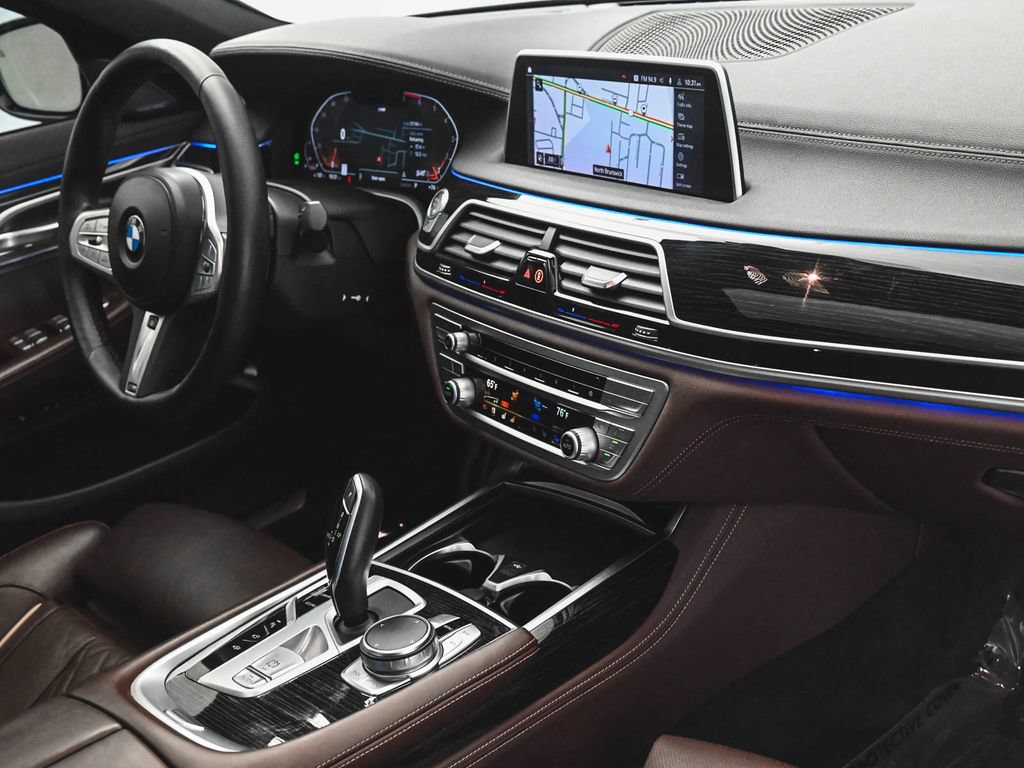 Used 2022 BMW 750i xDrive w/ M Sport Package AWD/4WD image 37