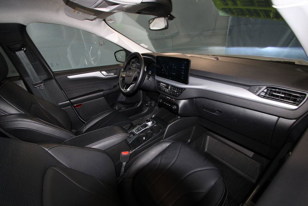 Used 2025 Ford Escape Platinum w/ Premium Technology Package image 19