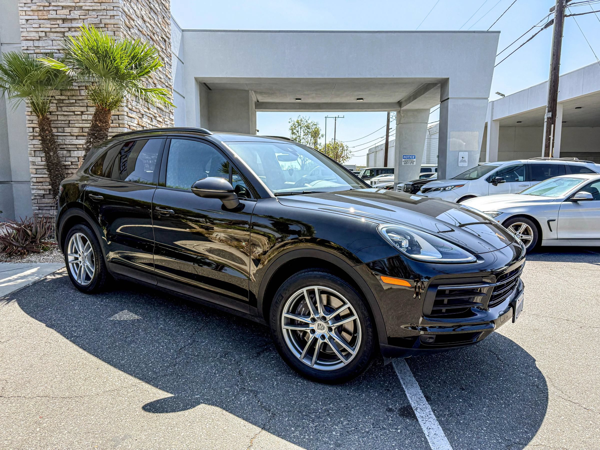 Used 2022 Porsche Cayenne Platinum Edition AWD/4WD image 1