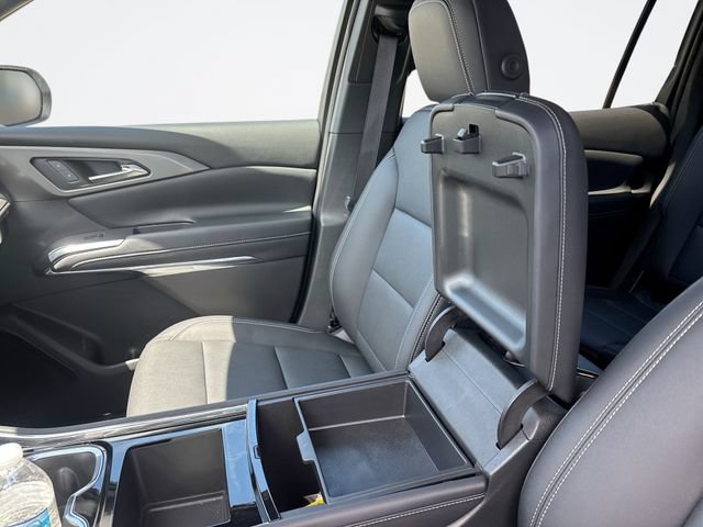 Used 2025 Chevrolet Traverse LT FWD image 21