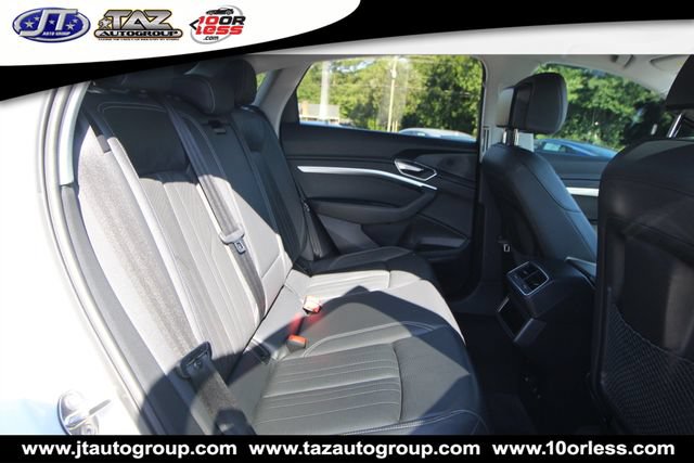 Used 2022 Audi e-tron Premium Plus w/ Premium Plus Package AWD/4WD image 15