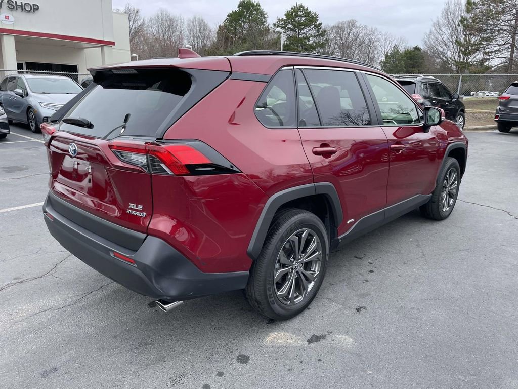 Used 2023 Toyota RAV4 XLE Premium image 10