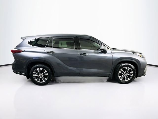 Used 2020 Toyota Highlander XLE AWD/4WD image 10