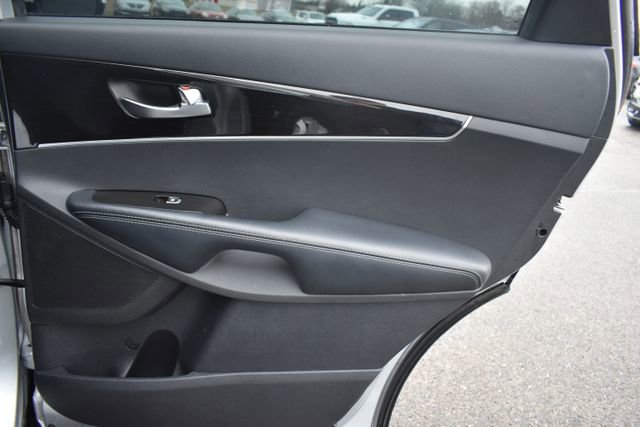 Used 2019 Kia Sorento LX image 39