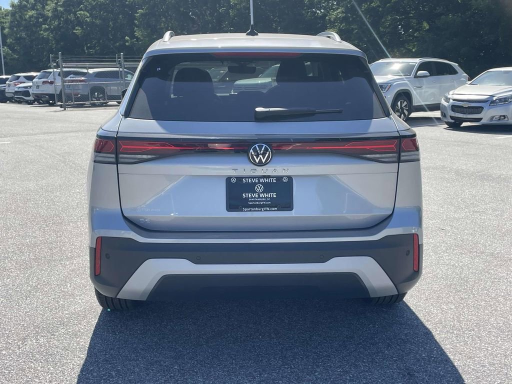 New 2026 Volkswagen Tiguan SE FWD image 5
