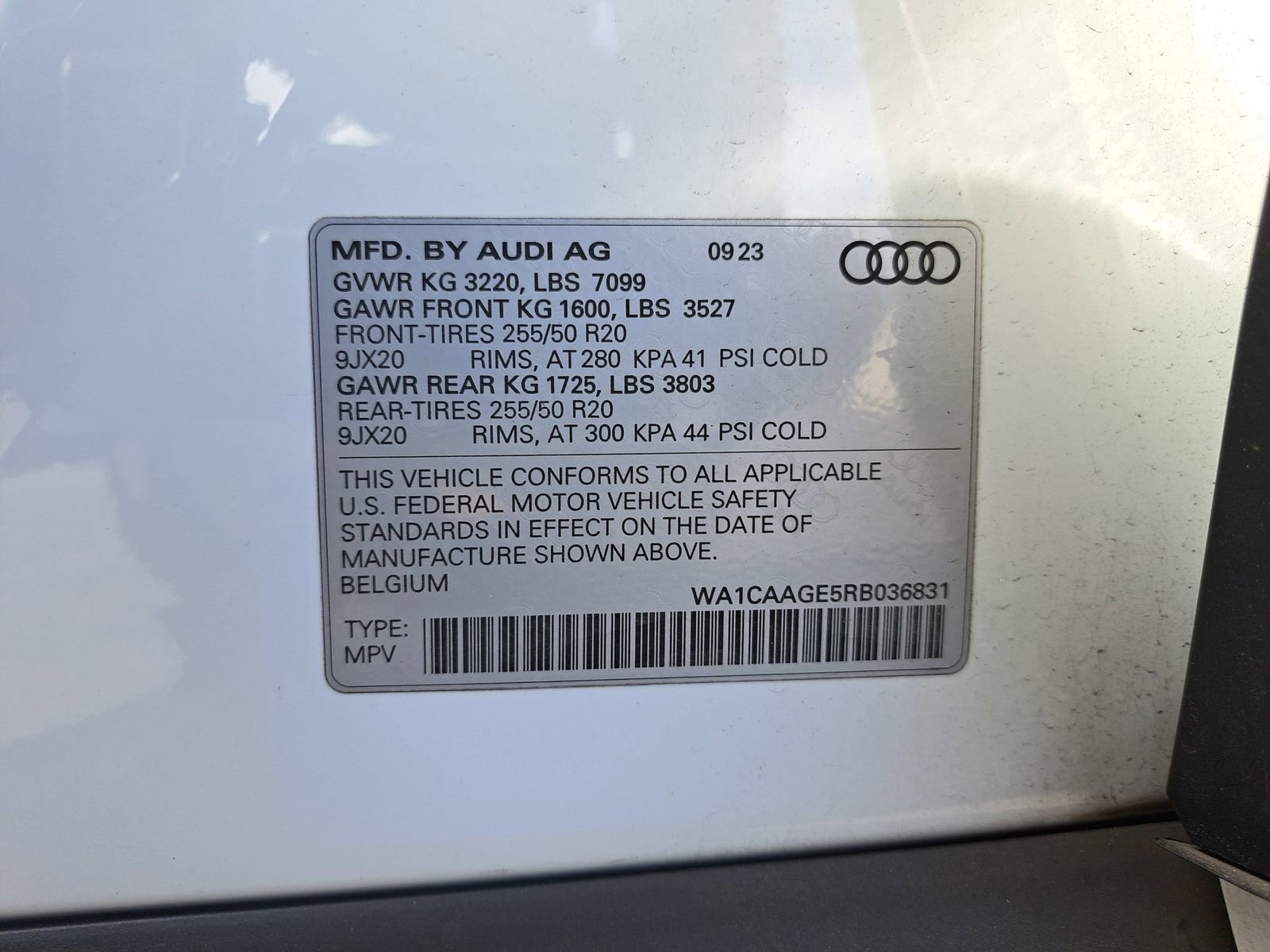 Used 2024 Audi Q8 e-tron Premium Plus image 11