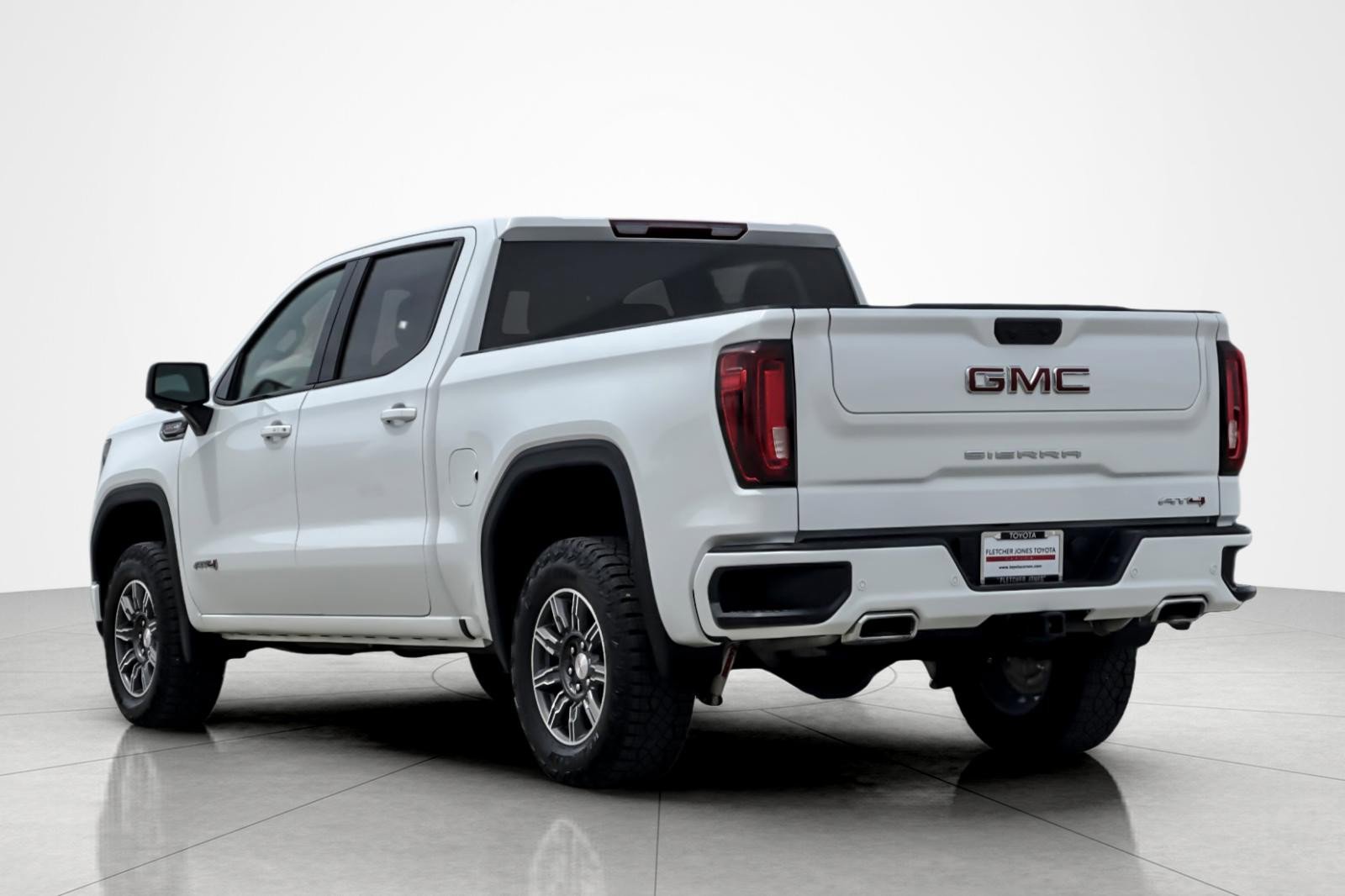 Used 2025 GMC Sierra 1500 AT4 image 3