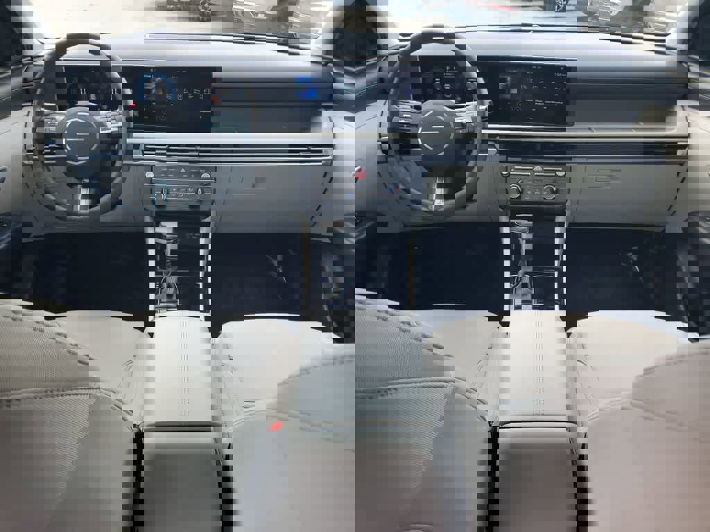 Used 2025 Hyundai Tucson SE image 12