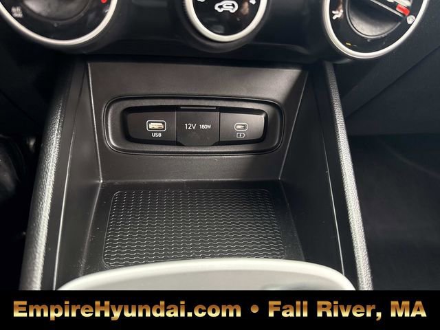 Used 2025 Hyundai Venue SE image 23