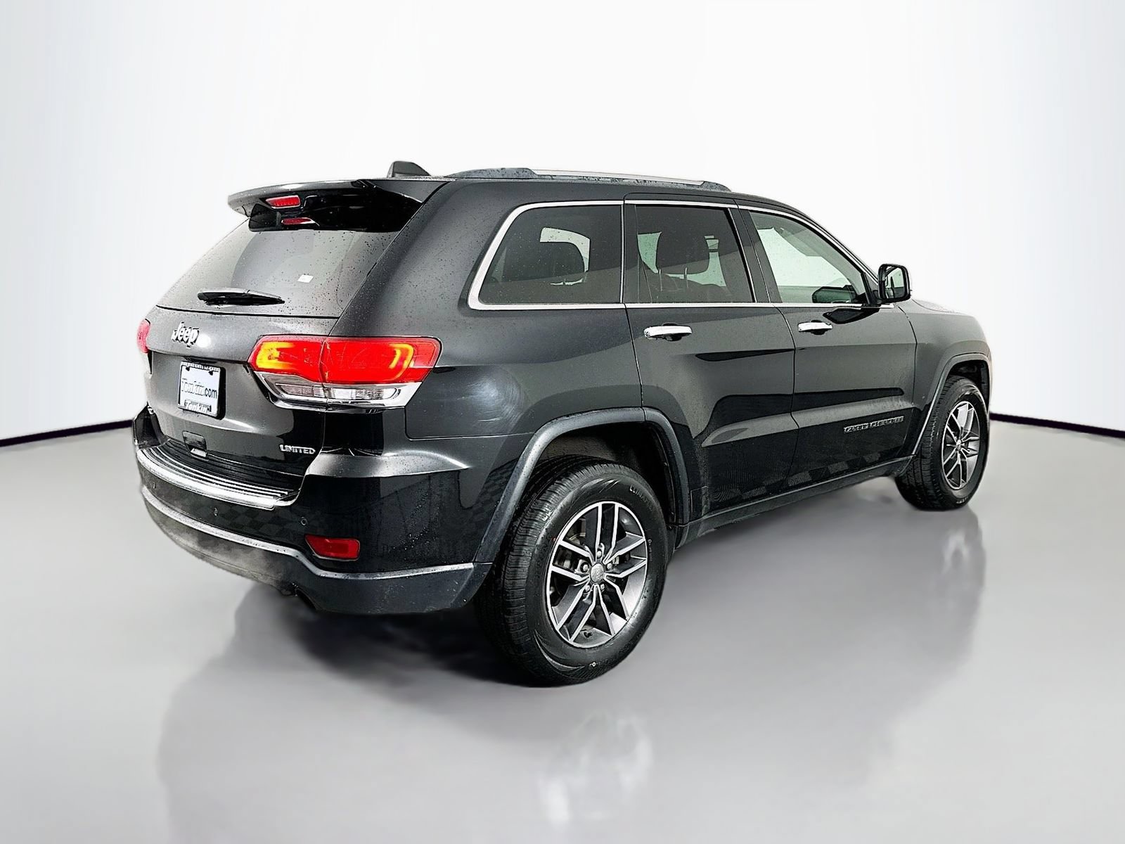 Used 2018 Jeep Grand Cherokee Limited AWD/4WD image 7