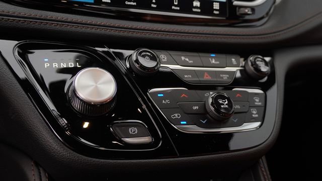 New 2026 Chrysler Pacifica Pinnacle FWD image 27