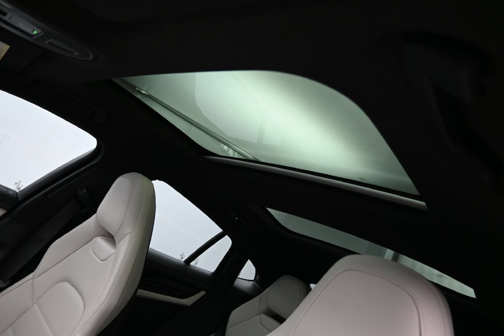Certified 2025 Porsche Panamera 4S AWD/4WD image 9