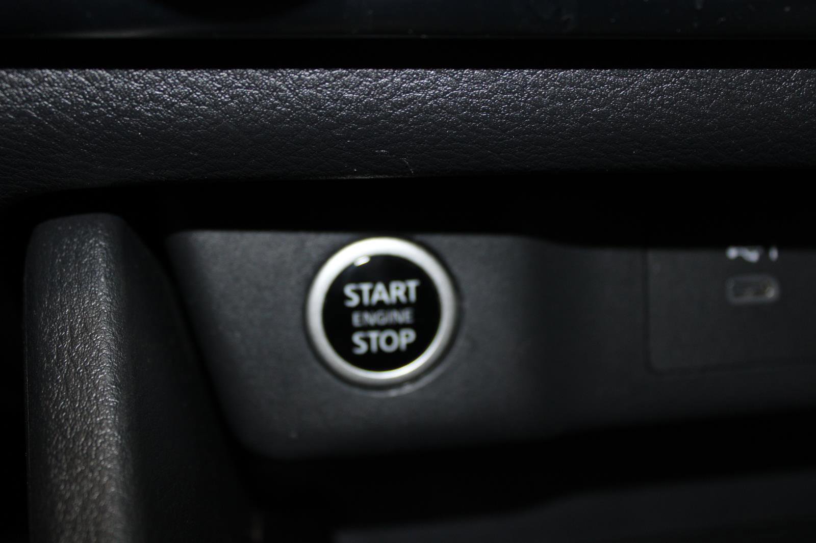 Used 2023 Nissan Rogue S image 22