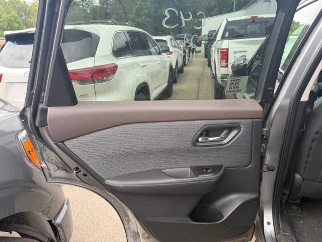 Used 2021 Nissan Rogue SV AWD/4WD image 7
