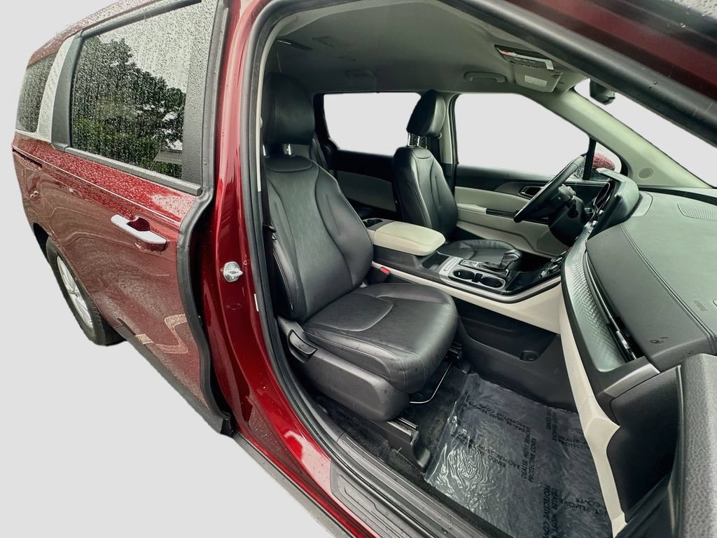 Certified 2024 Kia Carnival LX FWD image 27