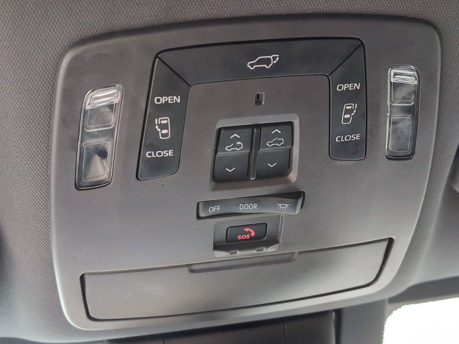 Used 2021 Toyota Sienna Platinum FWD image 17