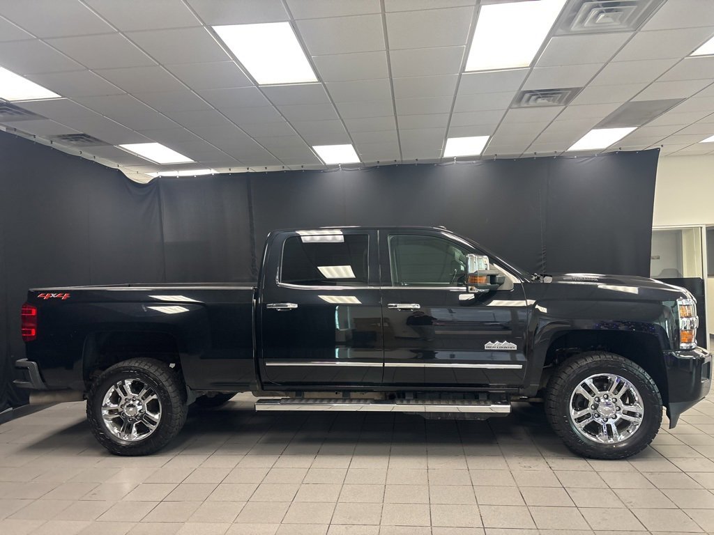 Used 2018 Chevrolet Silverado 2500 High Country w/ Duramax Plus Package image 2