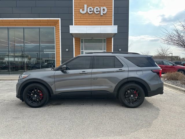 Used 2025 Ford Explorer ST AWD/4WD image 9