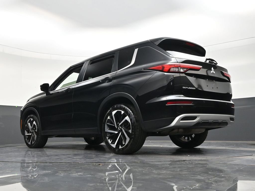 Used 2022 Mitsubishi Outlander SE image 23