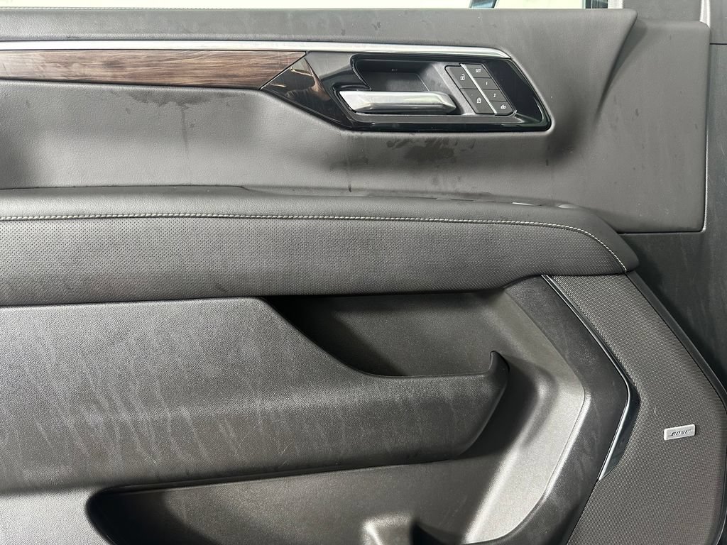 Used 2025 Chevrolet Suburban Premier AWD/4WD image 25