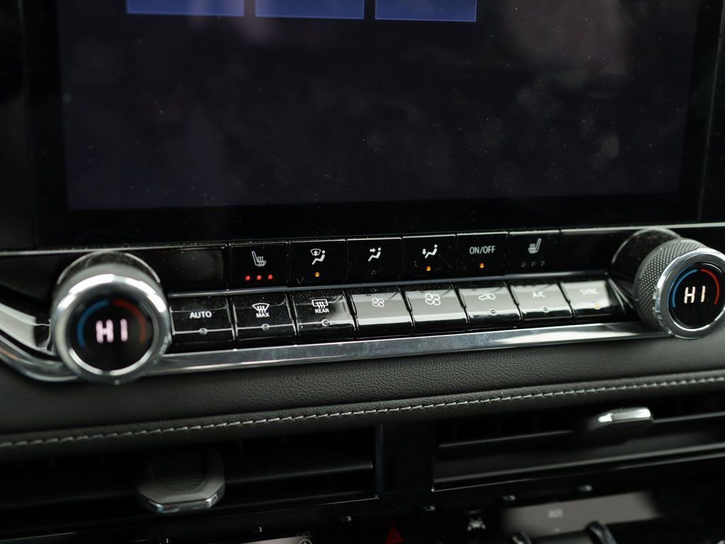 Used 2024 Chevrolet Colorado LT w/ LT Convenience Package II image 16