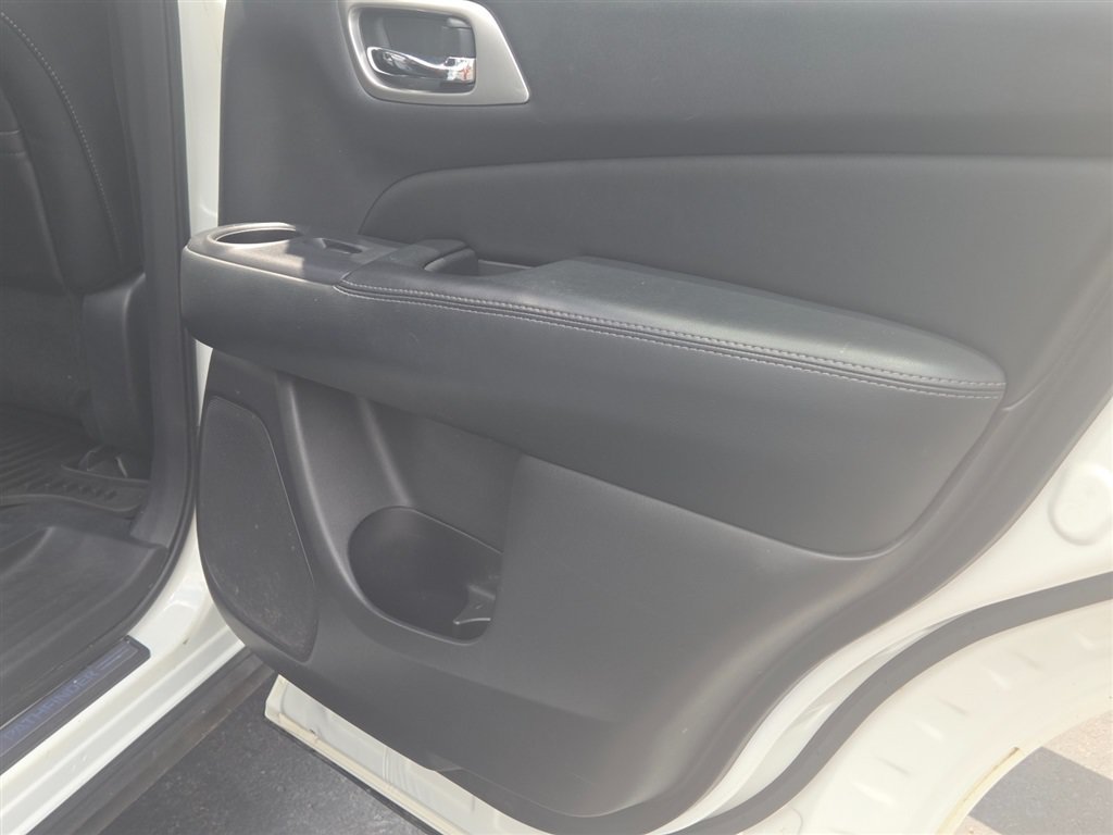 Used 2014 Nissan Pathfinder Platinum w/ Platinum Premium Package AWD/4WD image 11