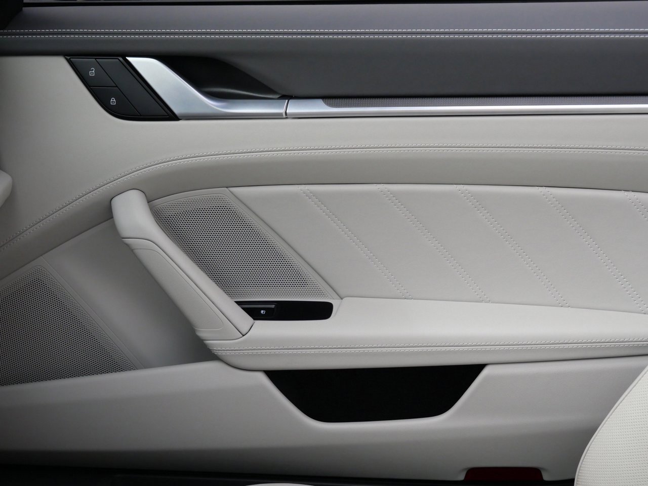 Used 2022 Porsche 911 Turbo S image 17