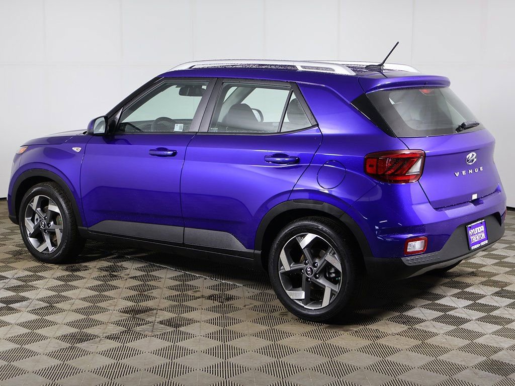 Certified 2025 Hyundai Venue Limited FWD image 8