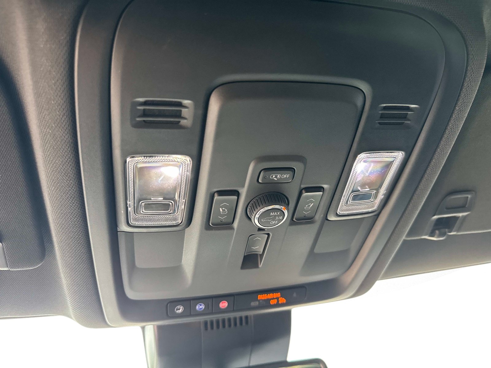 Used 2025 Chevrolet Suburban Premier RWD image 27