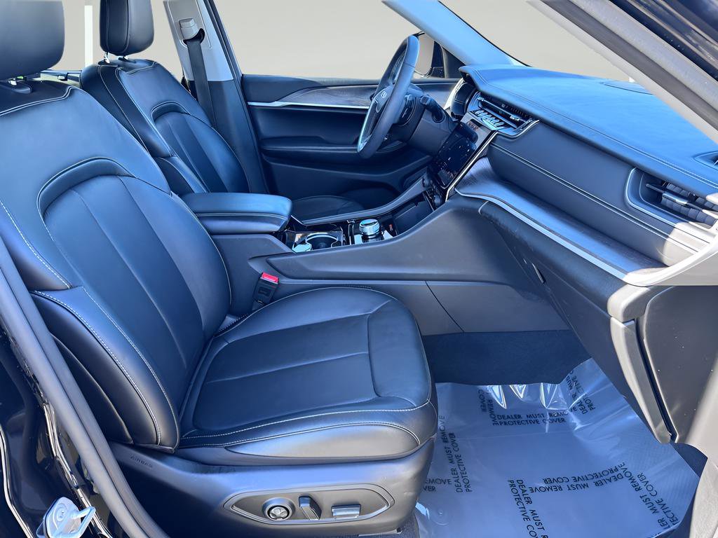 Used 2023 Jeep Grand Cherokee L Limited w/ Luxury Tech Group II image 17