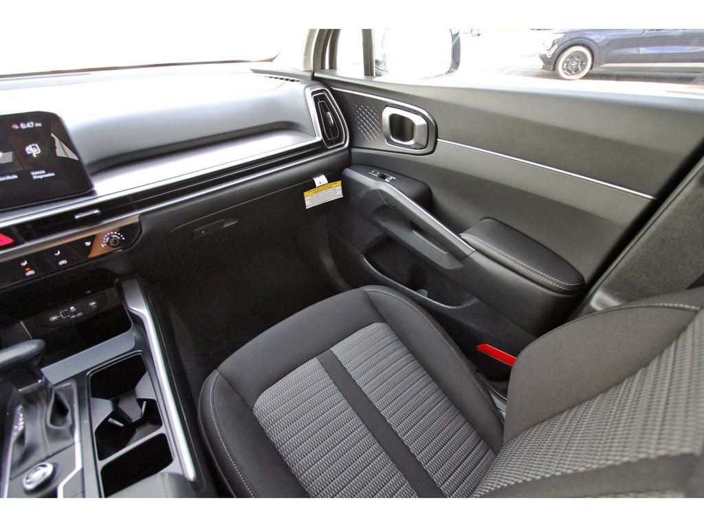 Certified 2026 Kia Sorento LX FWD image 11