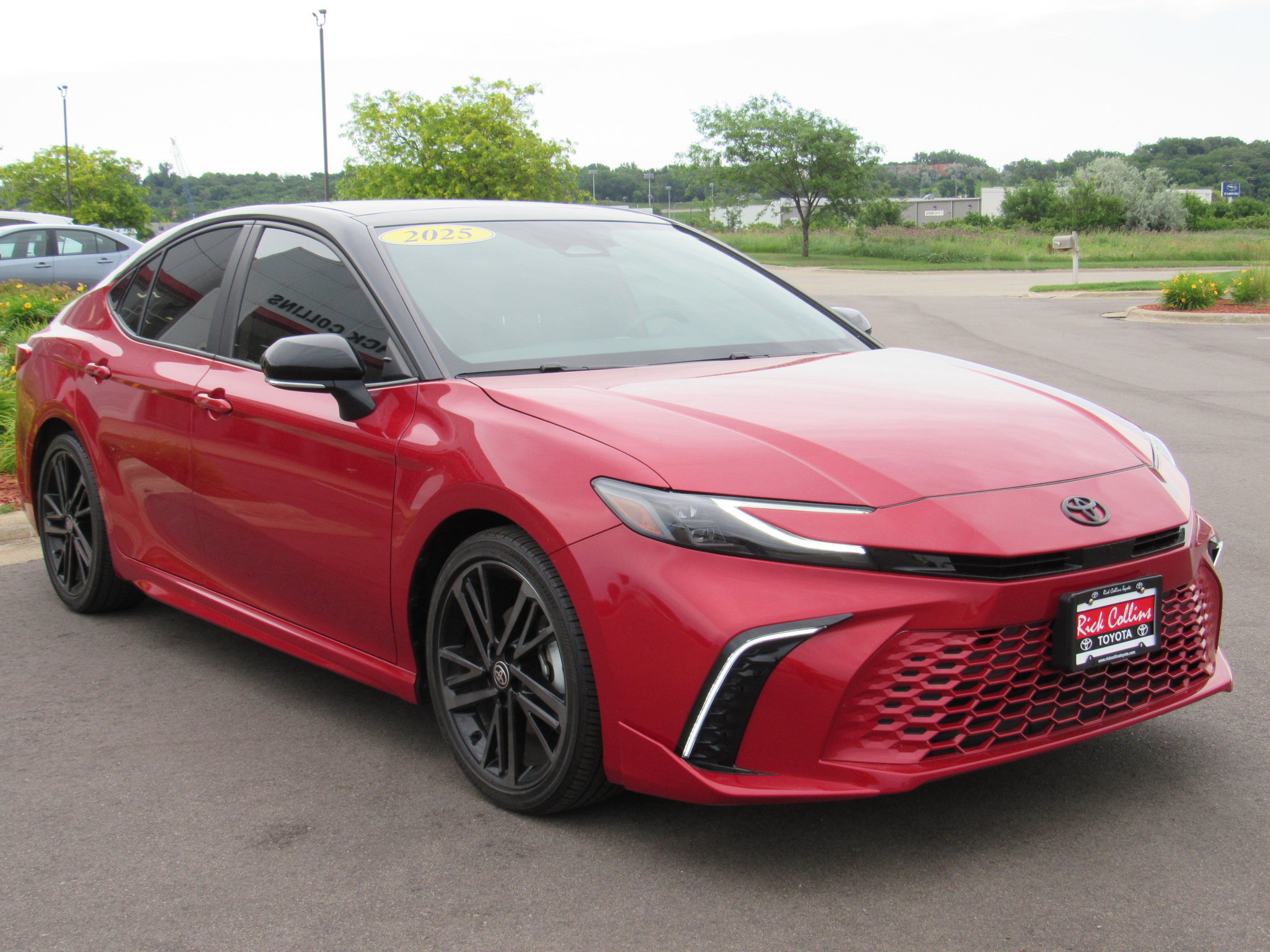 Used 2025 Toyota Camry XSE w/ Premium Package FWD image 4