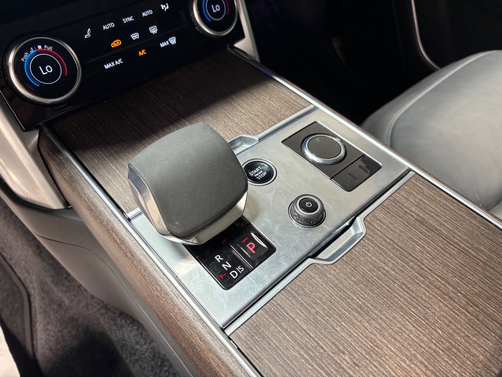 Used 2023 Land Rover Range Rover SE image 13