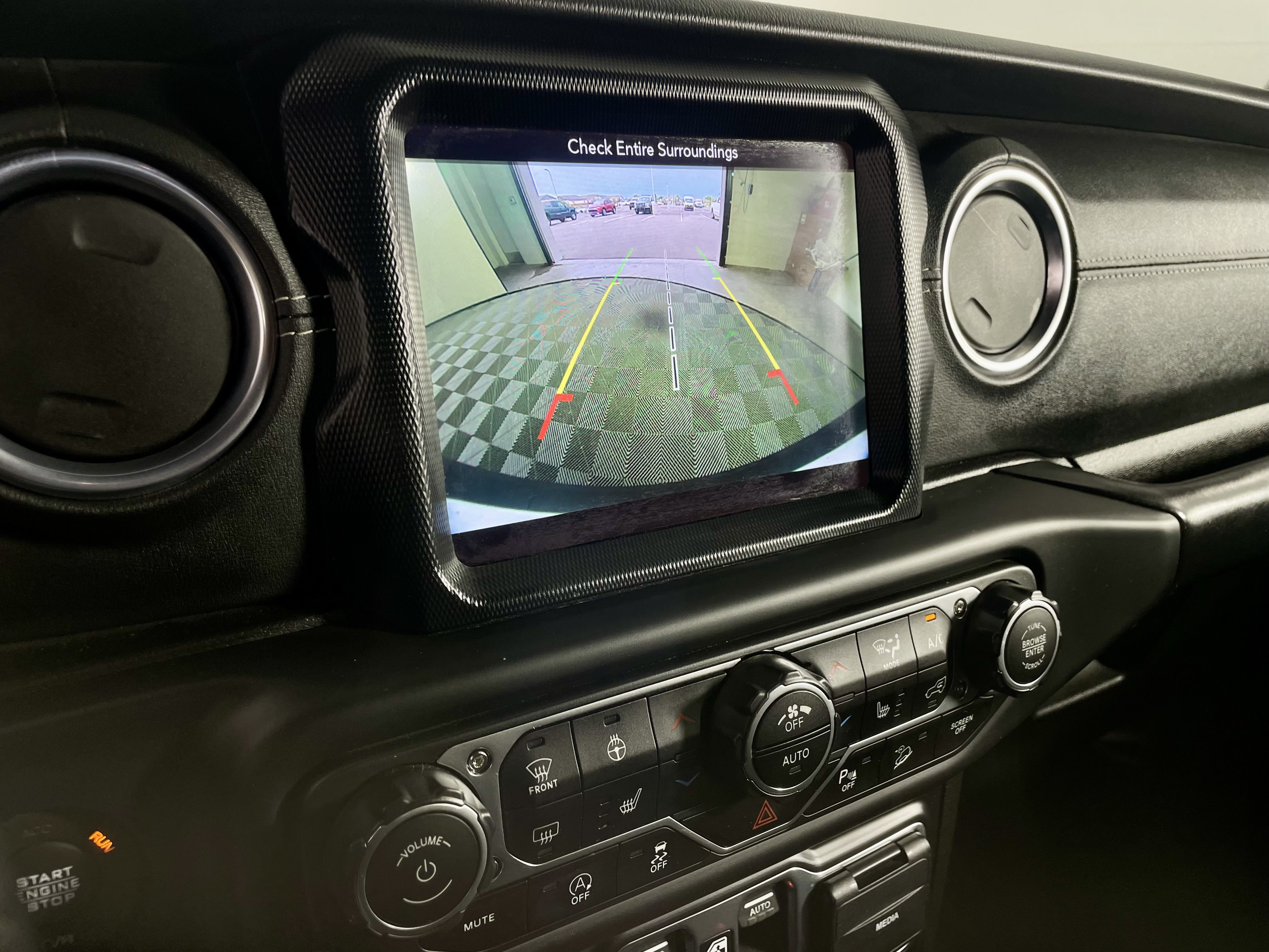 Used 2018 Jeep Wrangler Unlimited Sahara AWD/4WD image 16
