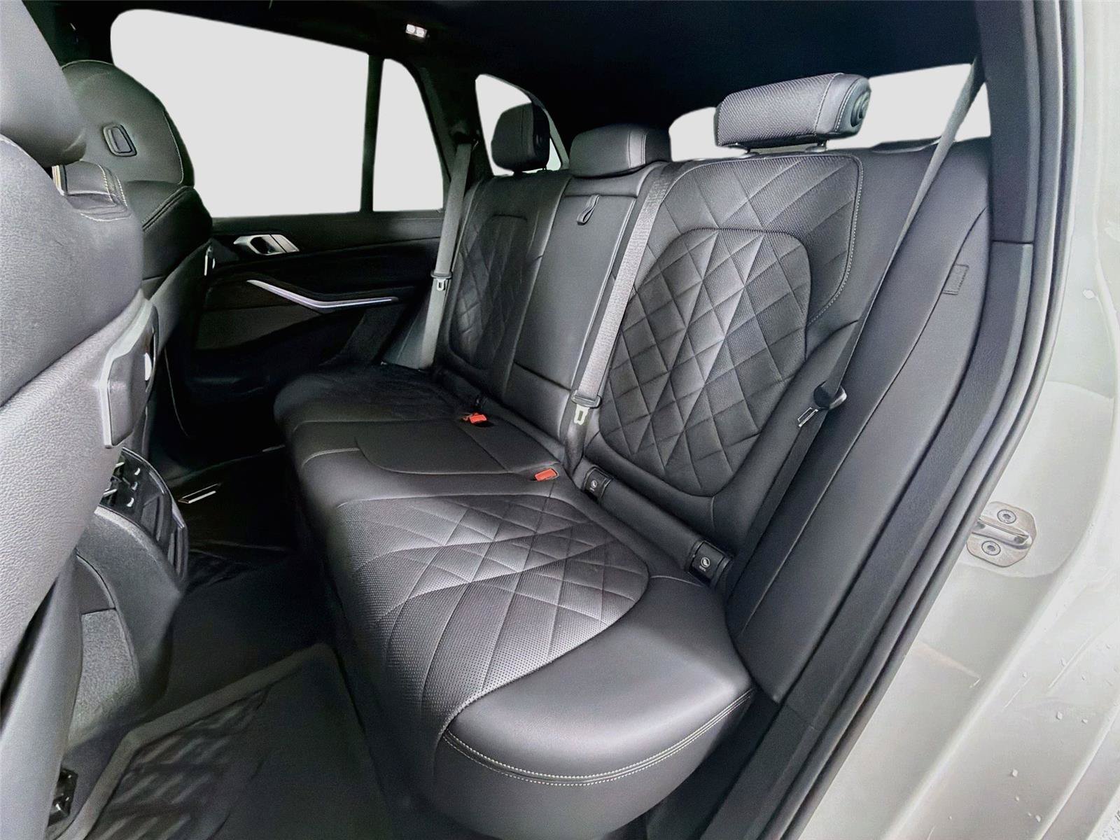Used 2024 BMW X5 xDrive40i w/ M Sport Package AWD/4WD image 21