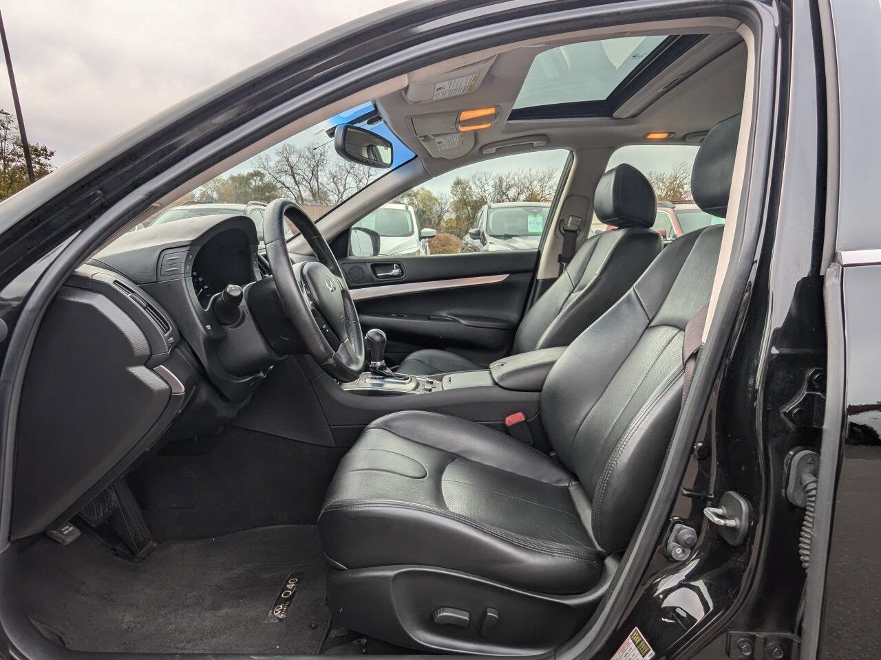 Used 2015 INFINITI Q40 AWD w/ Moonroof Package image 12