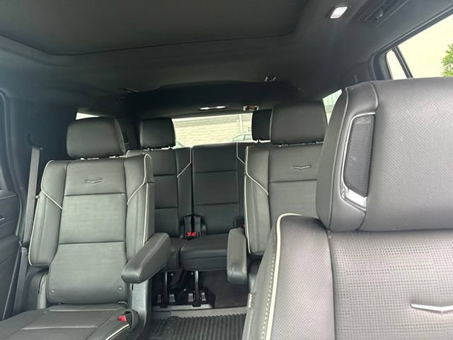 Used 2023 Cadillac Escalade Premium Luxury AWD/4WD image 26