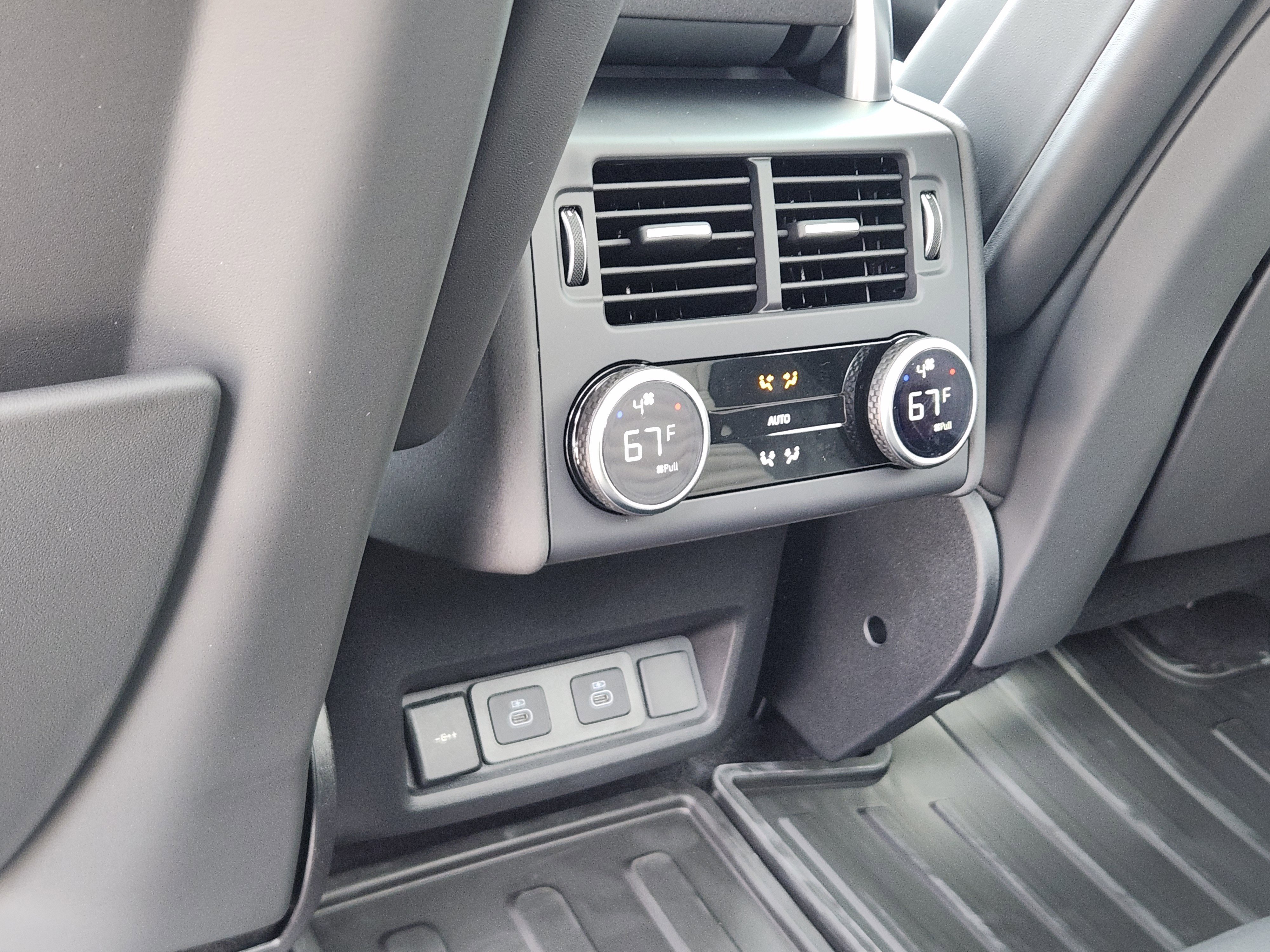 New 2026 Land Rover Discovery Limited Edition AWD/4WD image 27
