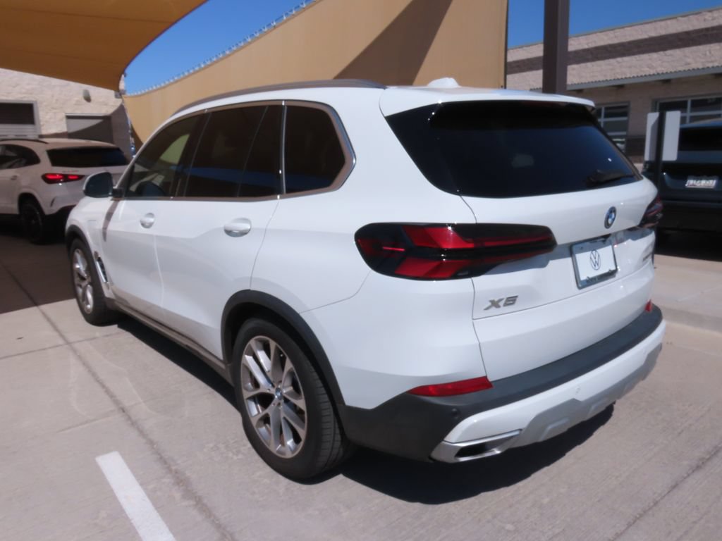 Used 2024 BMW X5 xDrive50e w/ Parking Assistance Package AWD/4WD image 4