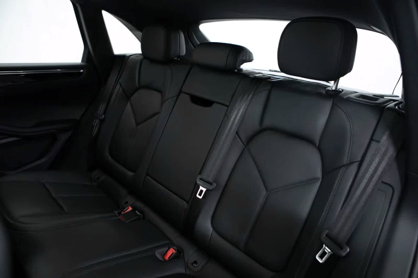 Certified 2026 Porsche Macan AWD/4WD image 36