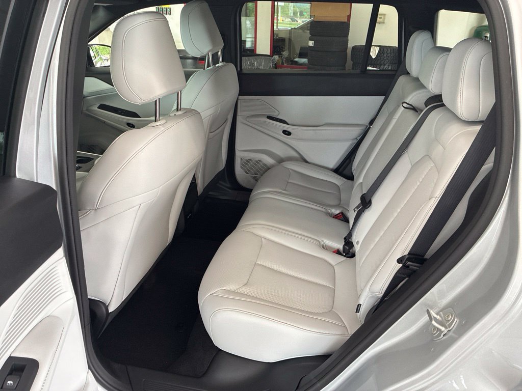 New 2026 Jeep Cherokee Limited AWD/4WD image 13