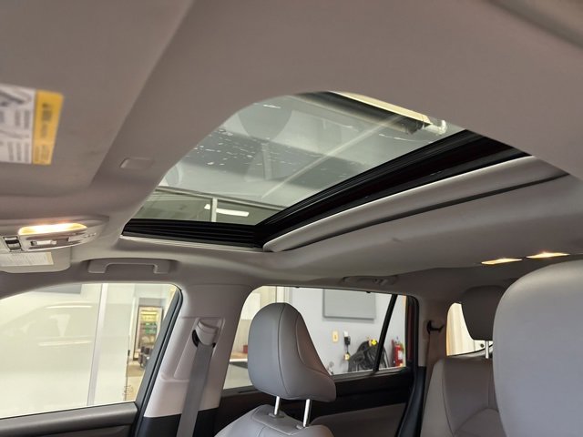 Used 2022 Toyota Highlander XLE image 2