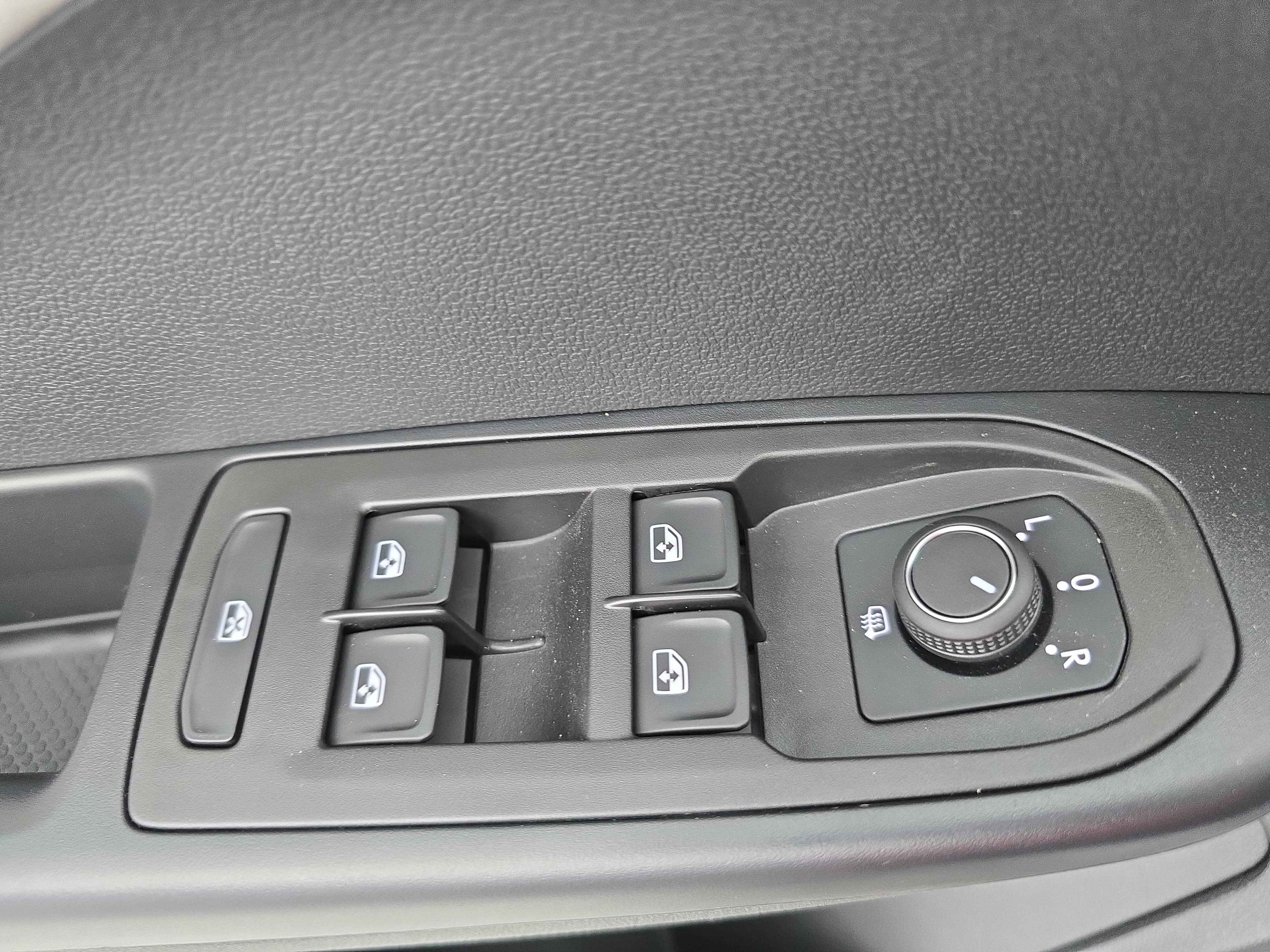 Used 2025 Volkswagen Taos S AWD/4WD image 27