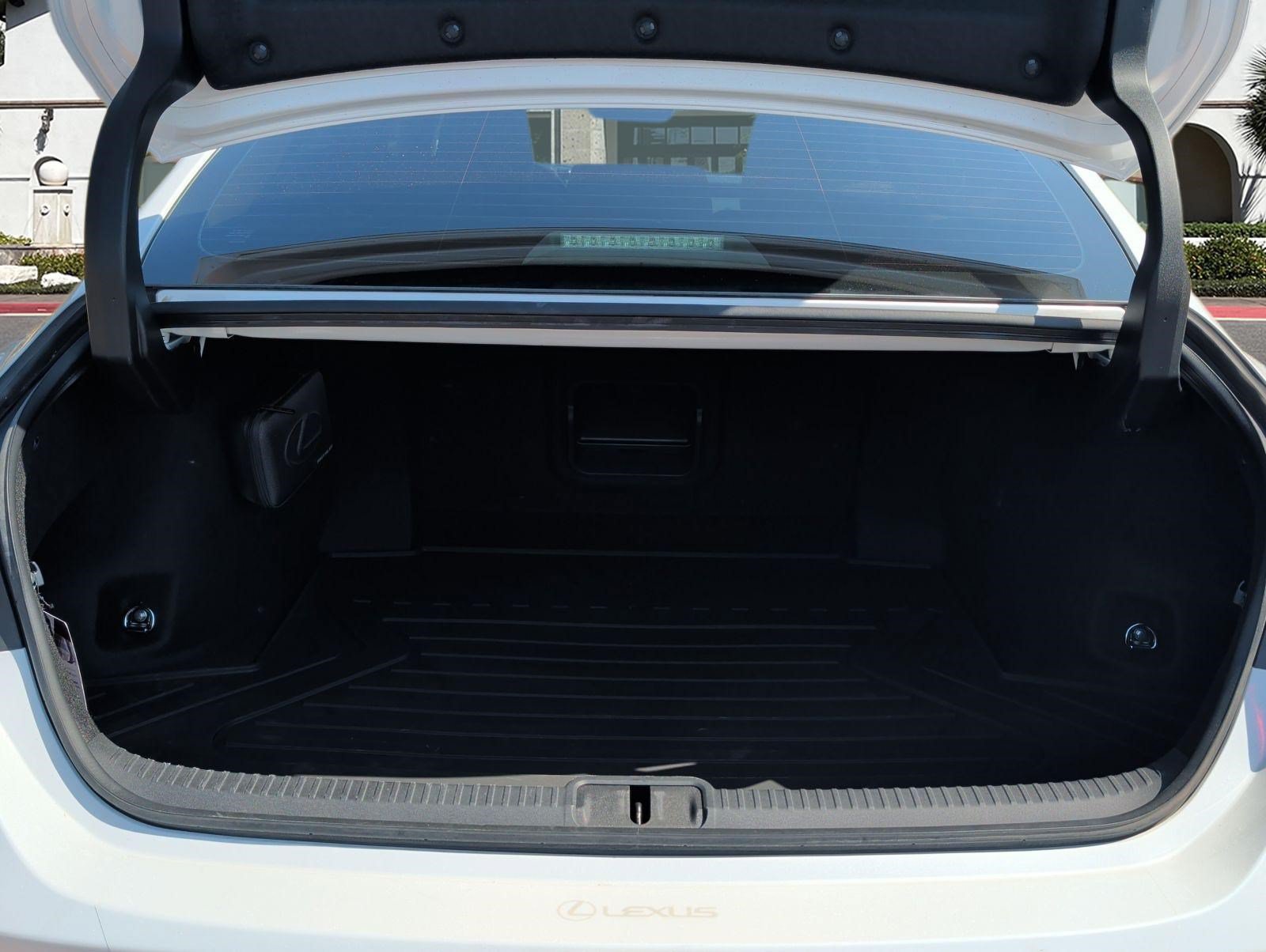 Used 2024 Lexus ES 350 w/ Premium Package FWD image 28