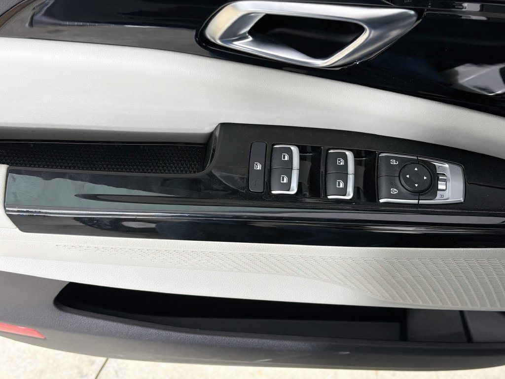Certified 2024 Kia Carnival EX FWD image 18