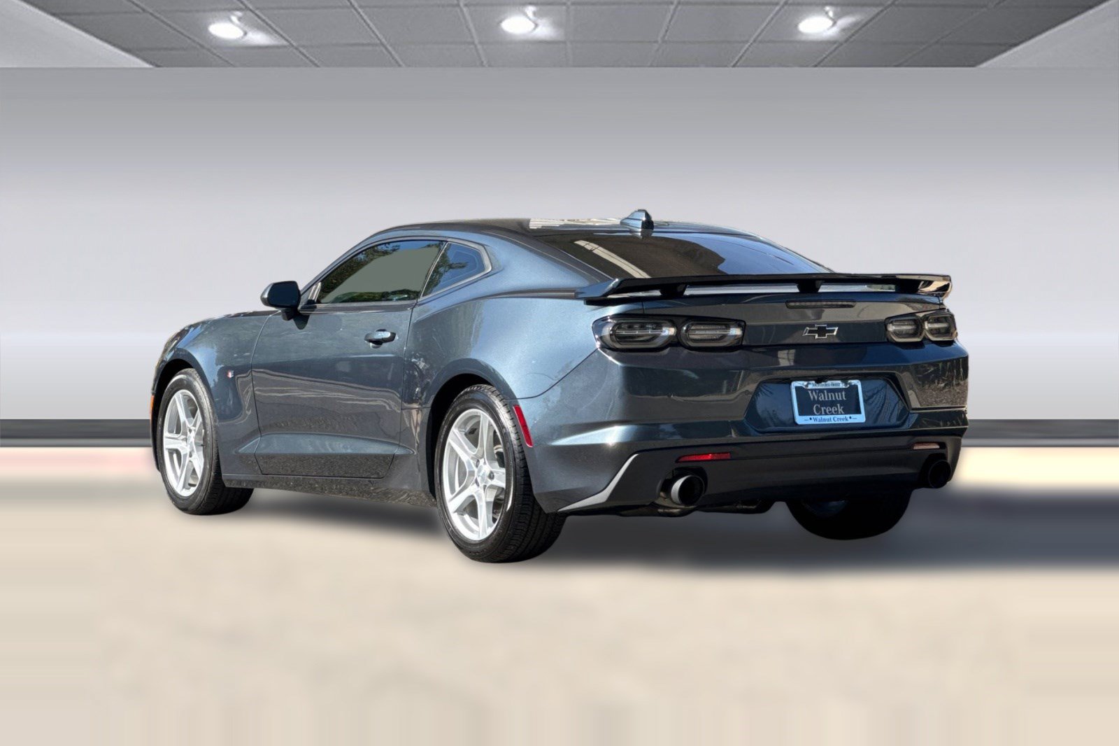 Used 2023 Chevrolet Camaro LT RWD image 3